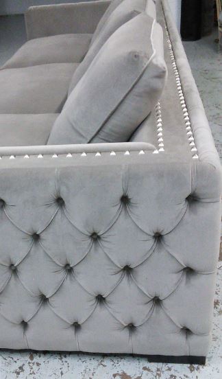 Featured image of post Button Back Sofa Uk / Its tight back boasts button tufting in a diamond pattern that&#039;s both distinctive and unique.